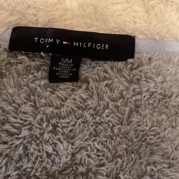 Tommy Hilfiger Gray and Cream Fleece Robe - Picture 2 of 3